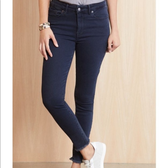 Good American Denim - GOOD AMERICAN Good Legs Crop Fringe Hem Jeans